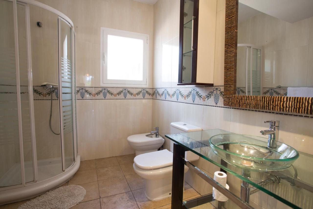 Villa Tom Is Near To Playa Den Bossa Sant Jordi de ses Salines Екстериор снимка